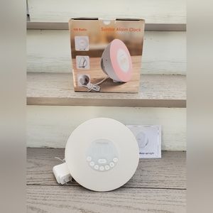 Sunrise Alarm Clock, Wake Up Light with 7 Nature Sounds, Digital Clock, FM Radio